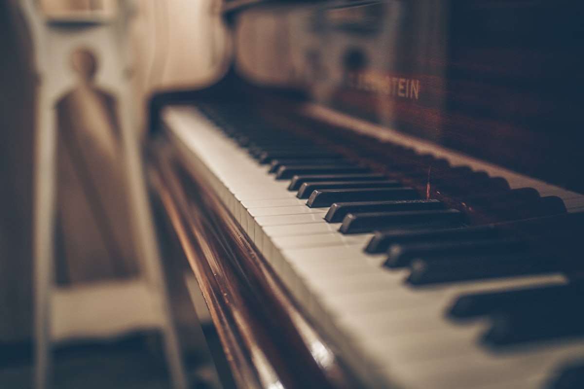 Nên cho bé học Piano hay Guitar trước?