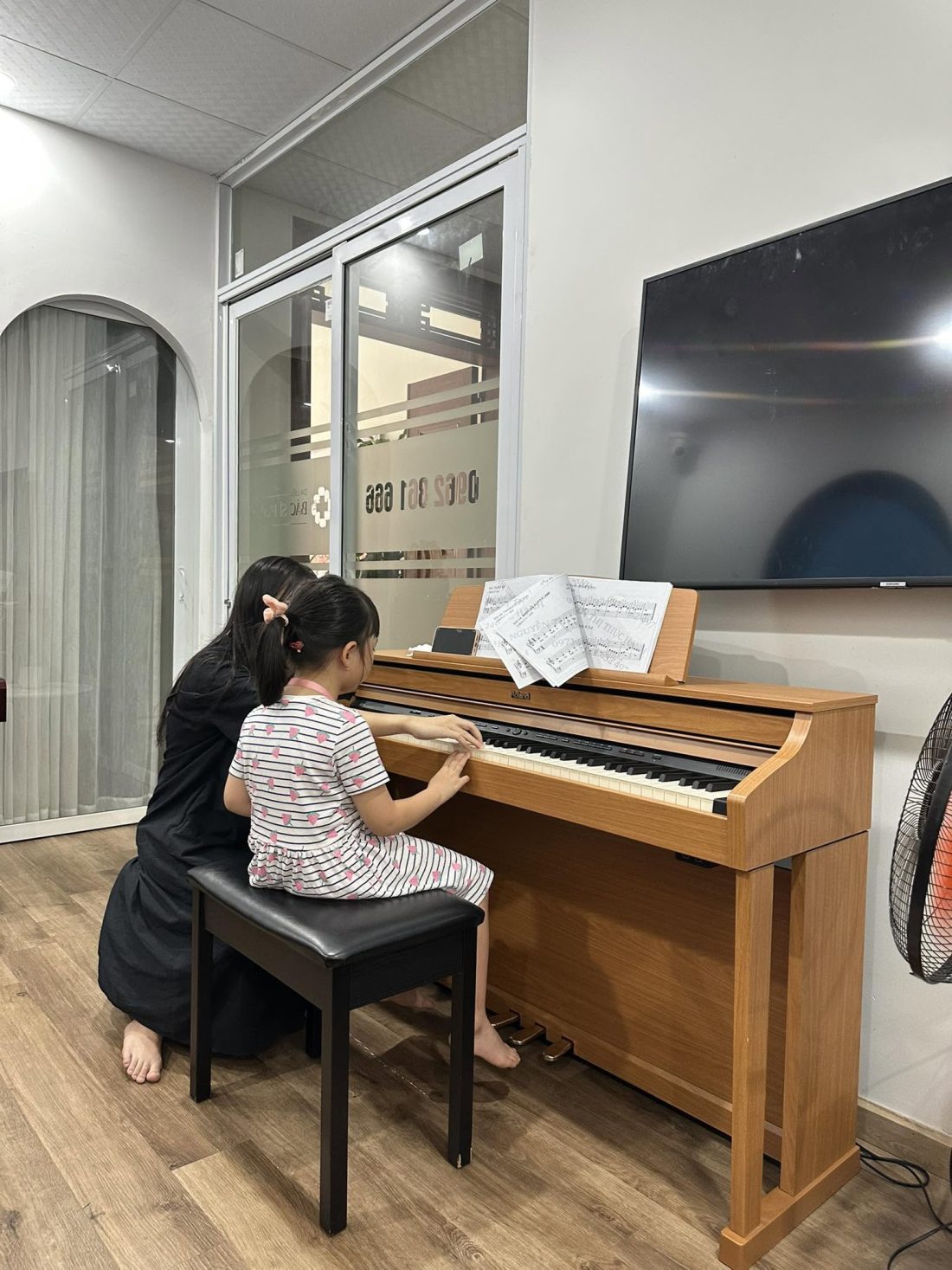 Lớp 1/1 tại Joie Music có gì?