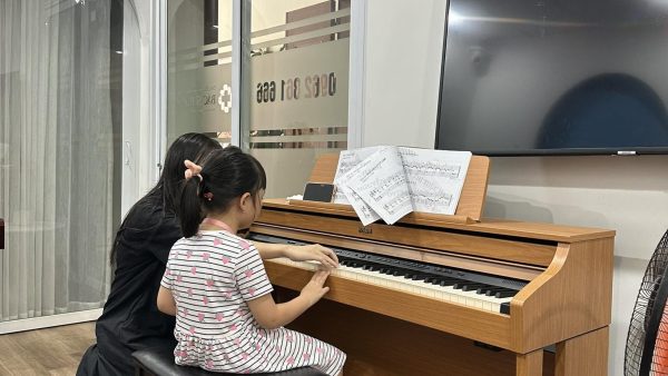 Lớp 1/1 tại Joie Music có gì?